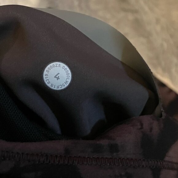 Lululemon In Movement Tight 25" *Everlux Size 4 - Picture 8 of 8